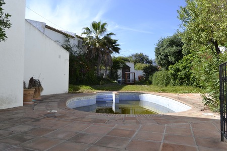Private pool private garden